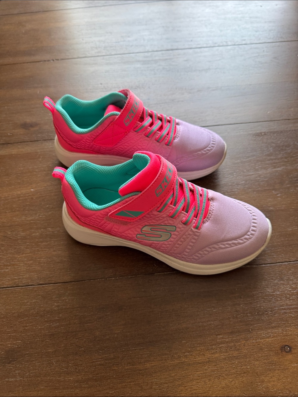 Size 3 Sketchers lite weight pink and lavender gradient sneakers